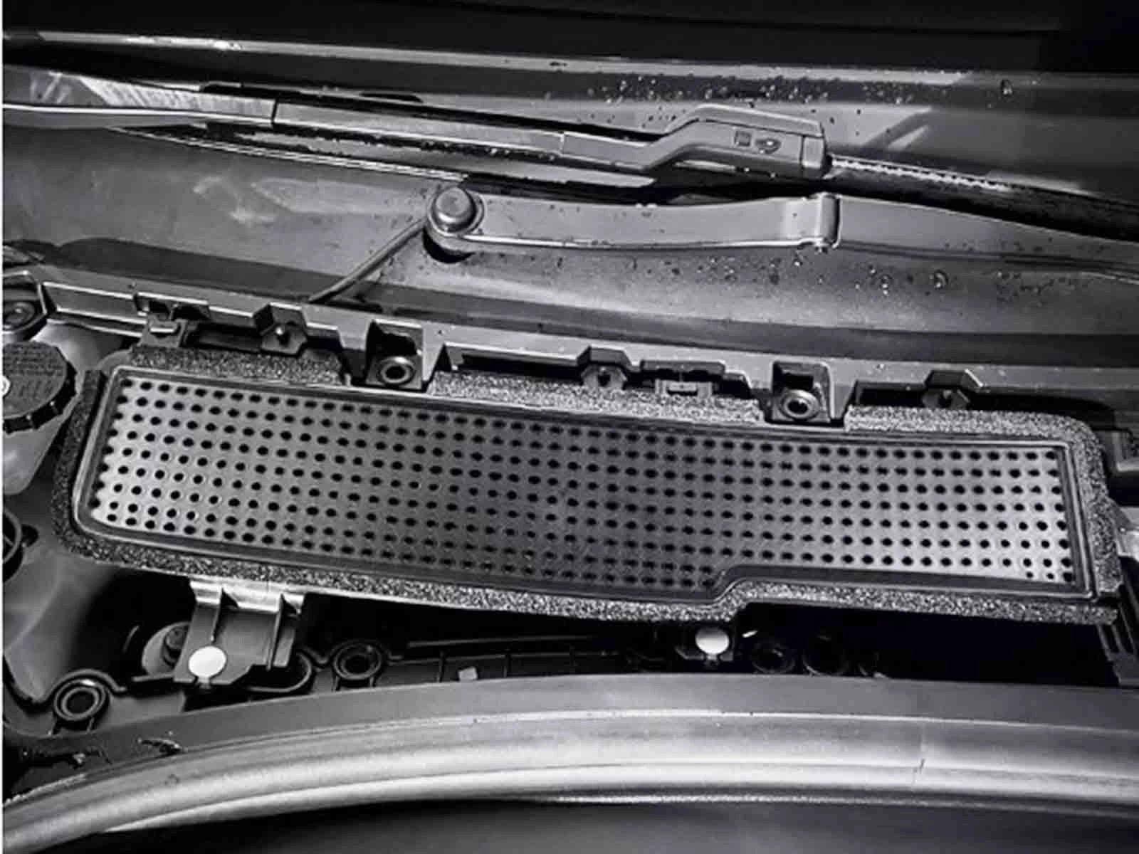 TeslaModel3:AirInletVentGrilleCover-RightHandDrive