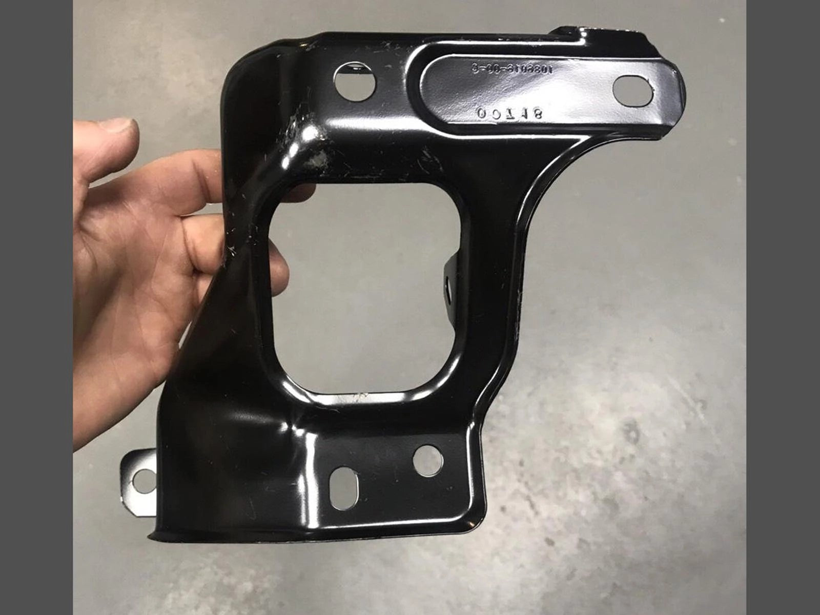 TeslaModel3:FrontRightBumperFenderSupport(1086016-S0-A,1086016S0A,1086016S0A)