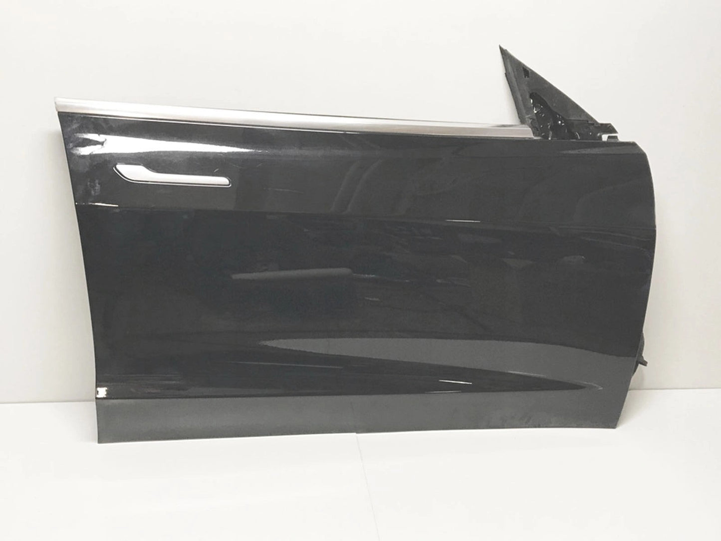 TeslaModel3:FrontRightDoorRH(1081420-E0-C,1081420E0C,1081420E0C)