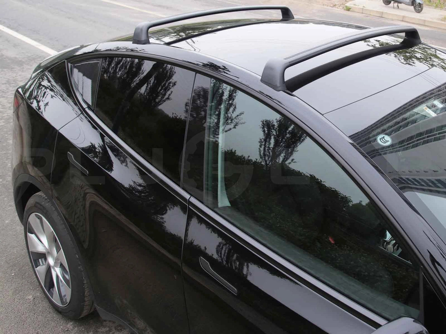 TeslaModelY:CrossBars,RoofRacks